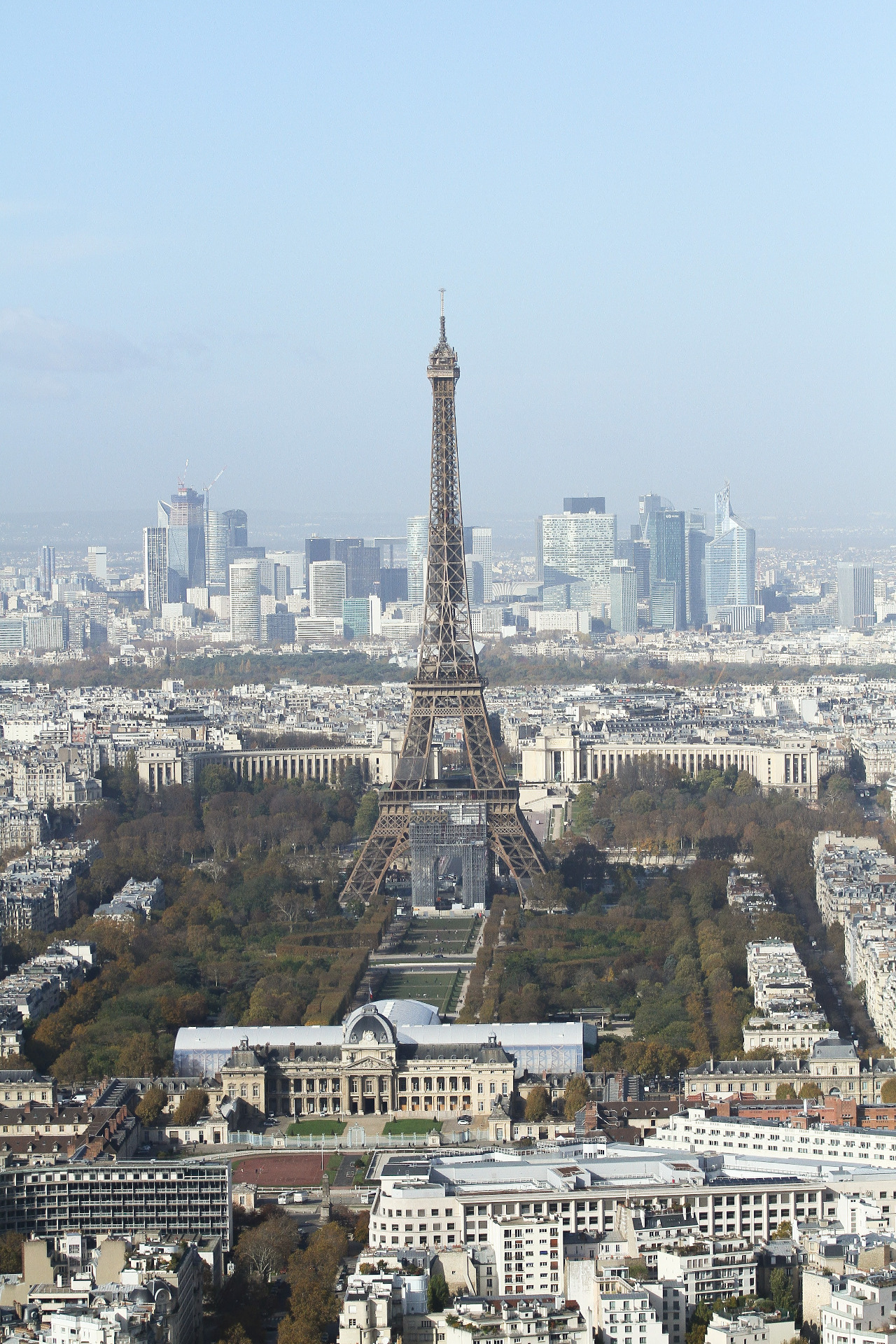 Eiffel-torony látványa a Montparnasse-toronyból